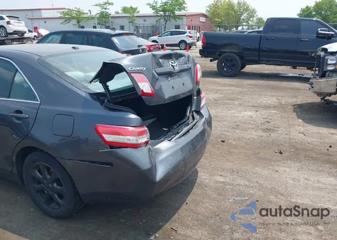 2011 Toyota Camry Le z USA, uszkodzony, nr VIN 4T1BF3EK4BU128171